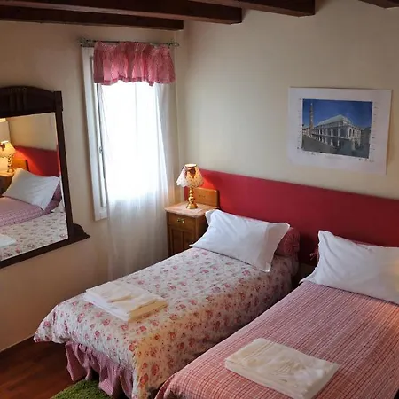 维斯恩兹萨洛克住宿加早餐酒店 住宿加早餐酒店